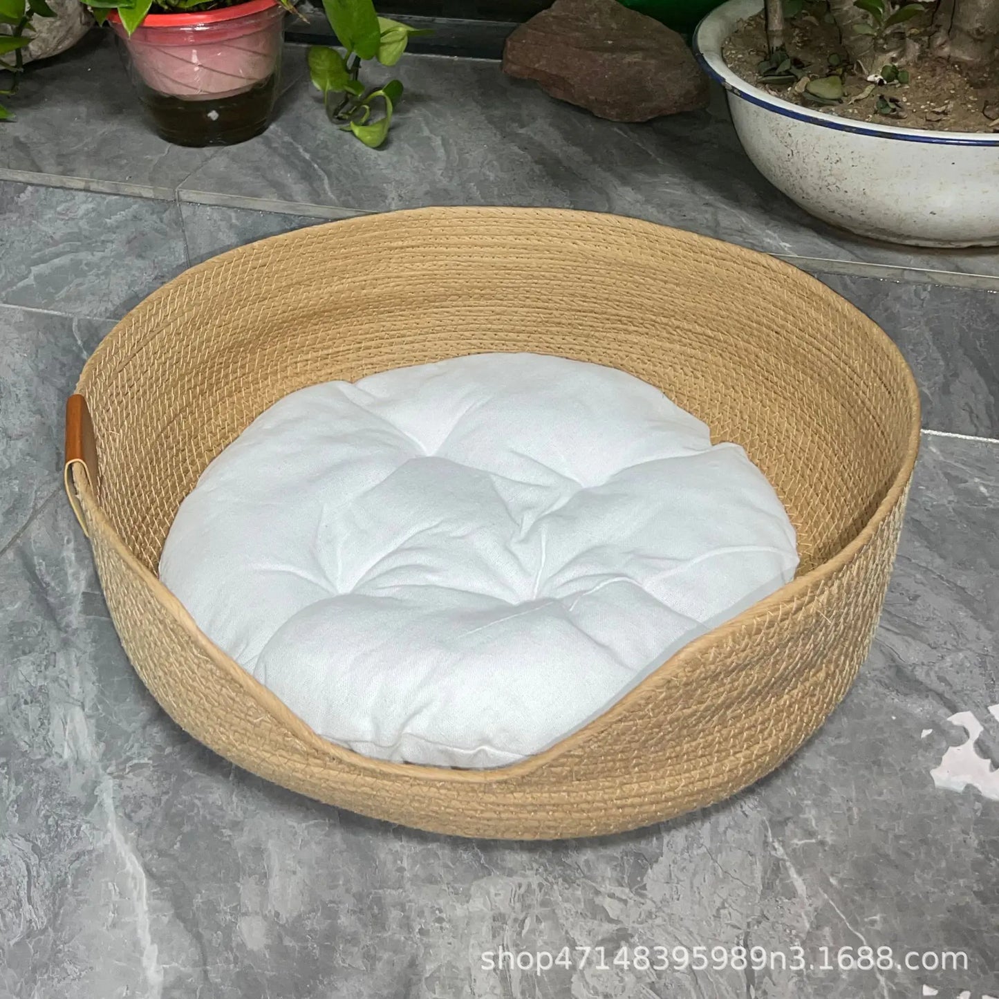 Handwoven Cat Bed with Cooling Features for Pets